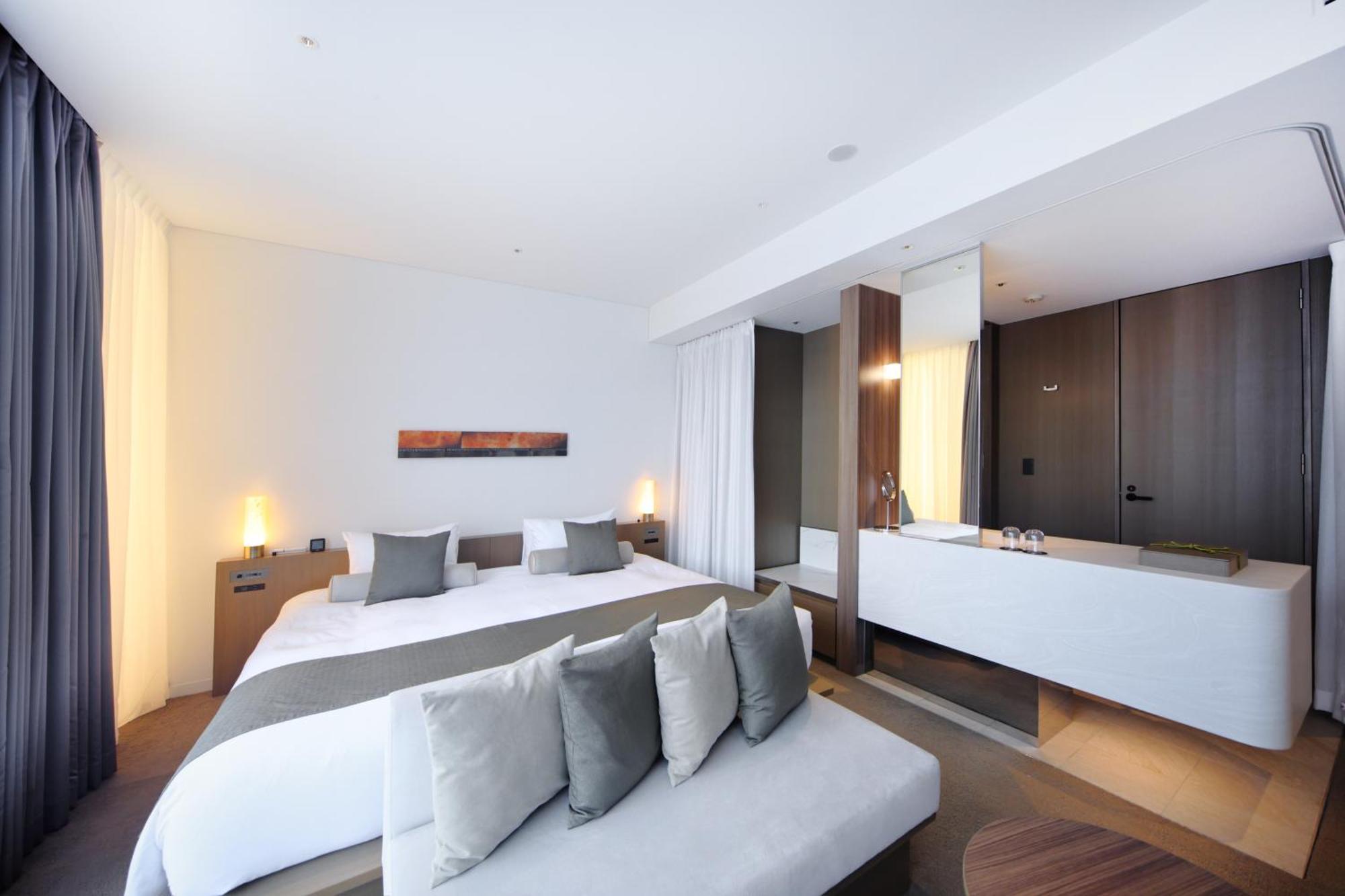 The Royal Park Hotel Iconic Kyoto Dış mekan fotoğraf A bedroom at the hotel