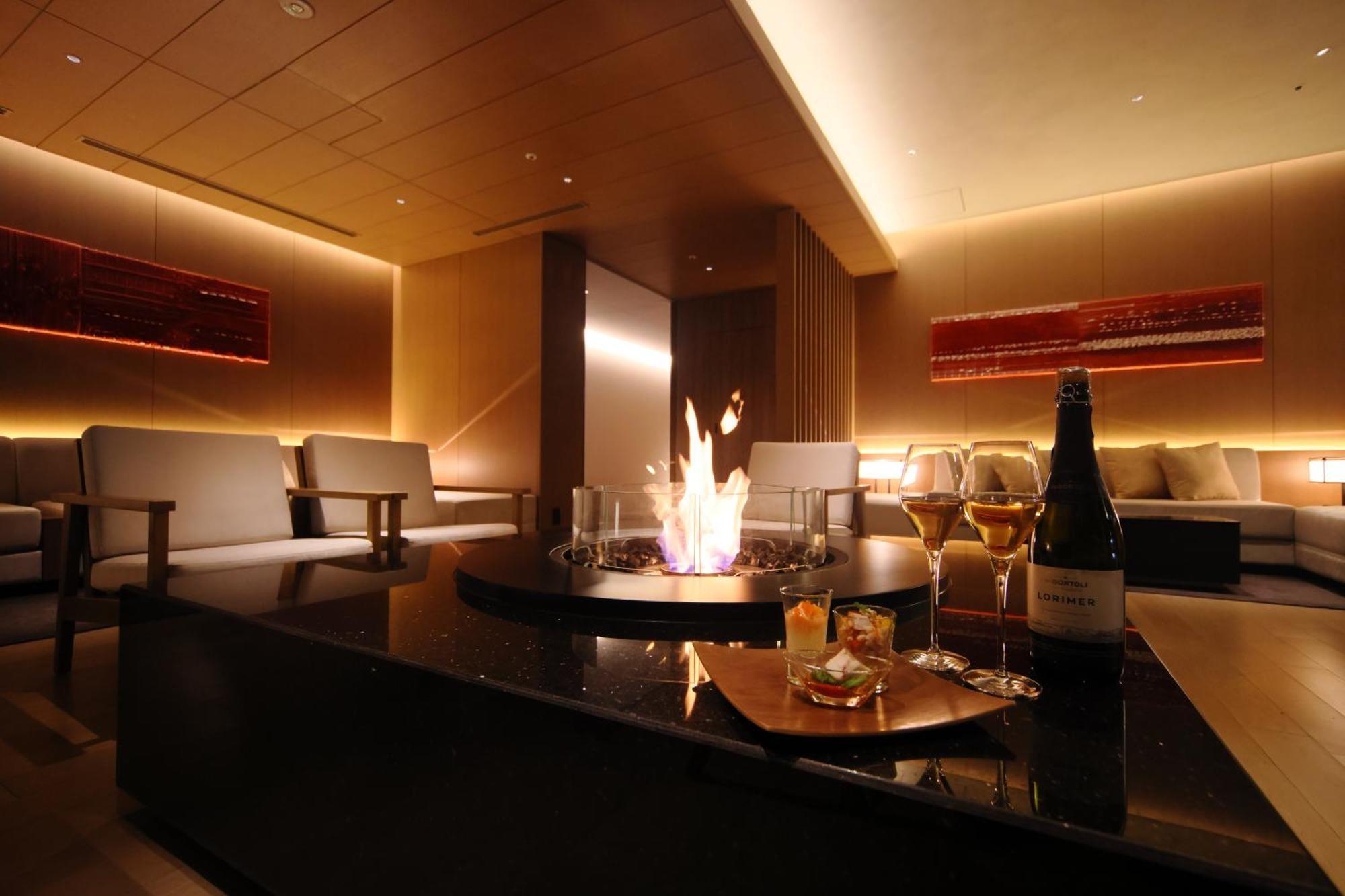 The Royal Park Hotel Iconic Kyoto Dış mekan fotoğraf A fireplace in a restaurant