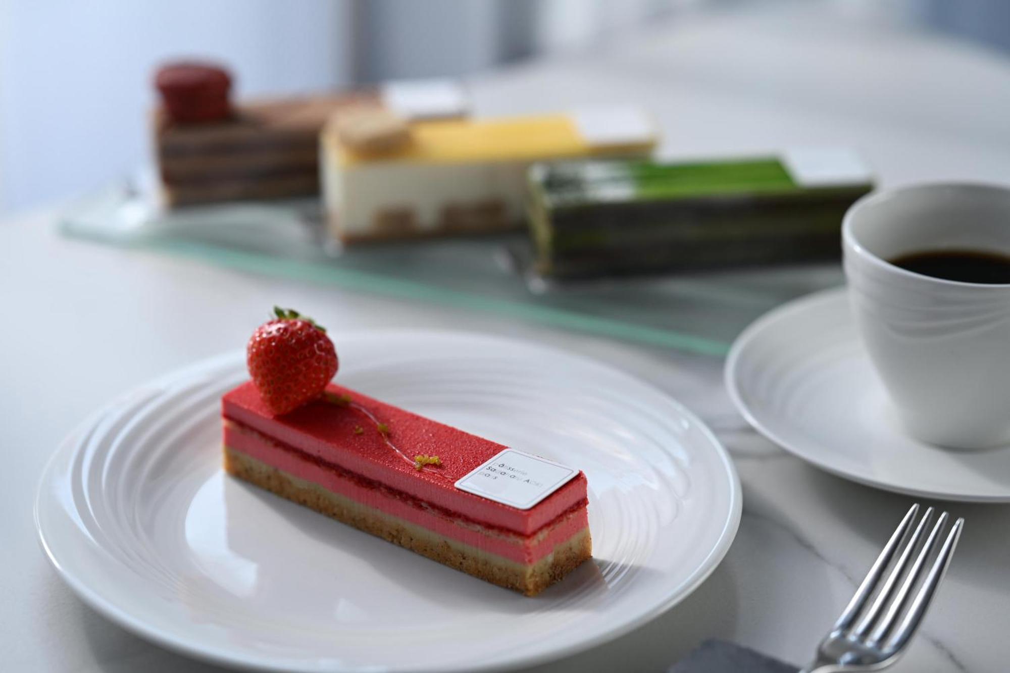 The Royal Park Hotel Iconic Kyoto Dış mekan fotoğraf A strawberry parfait